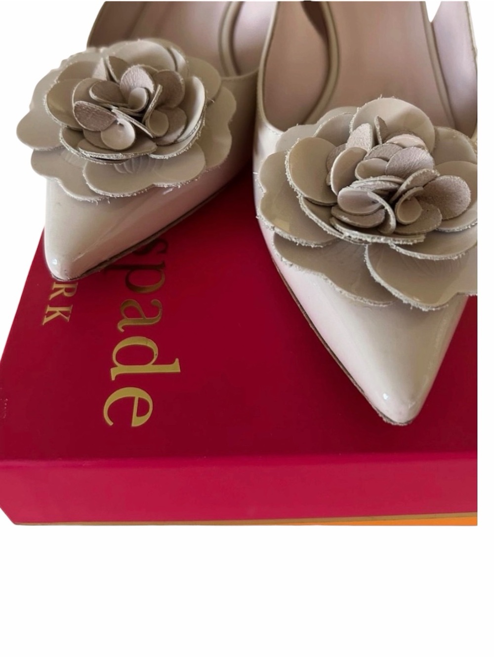 Kate Spade Beige Slingback Pointed Toe floral appliqué Heel Size 7.5